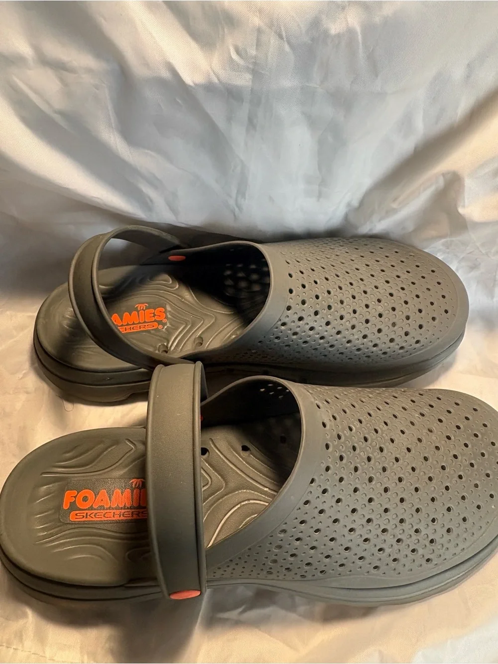 Skechers men slip